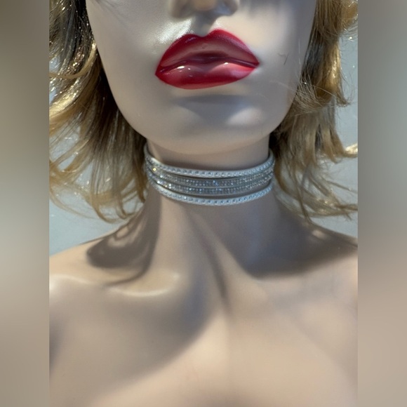 White Rhinestone Snap Closure Choker - Picture 3 of 6
